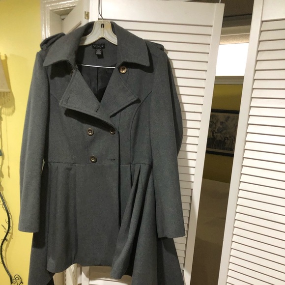 Red jacket - Picture 3 of 6